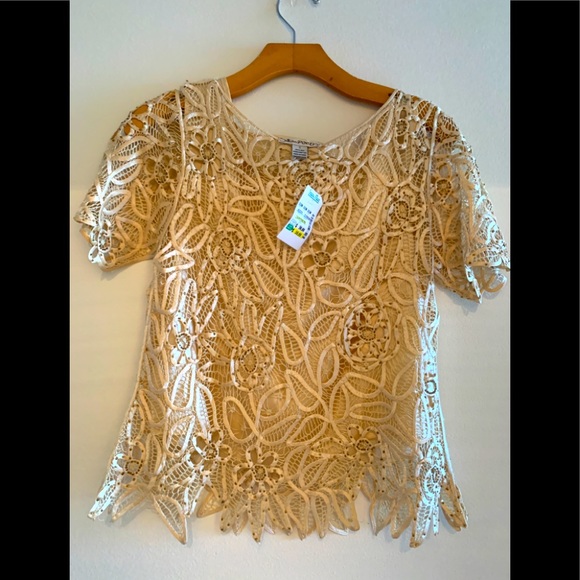 Small 2 Pieces: Laced Pattern Top with Silky cami. - Picture 1 of 3